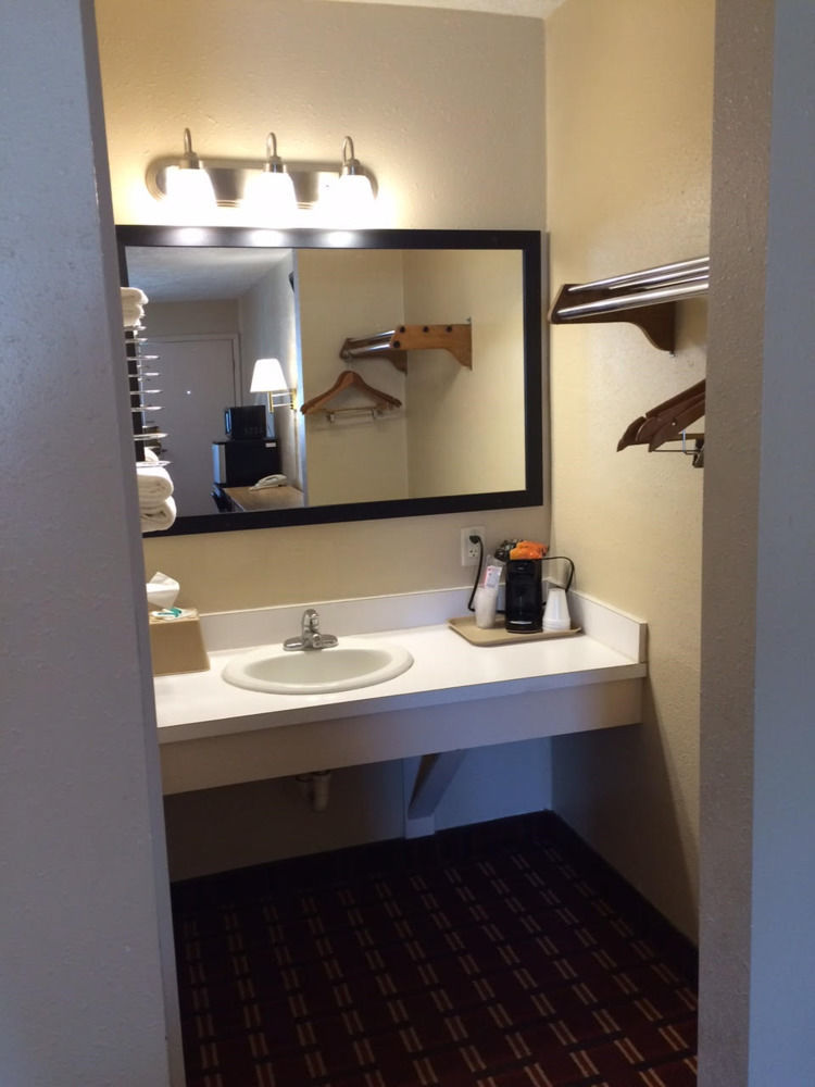 Economy Inn マクック エクステリア 写真