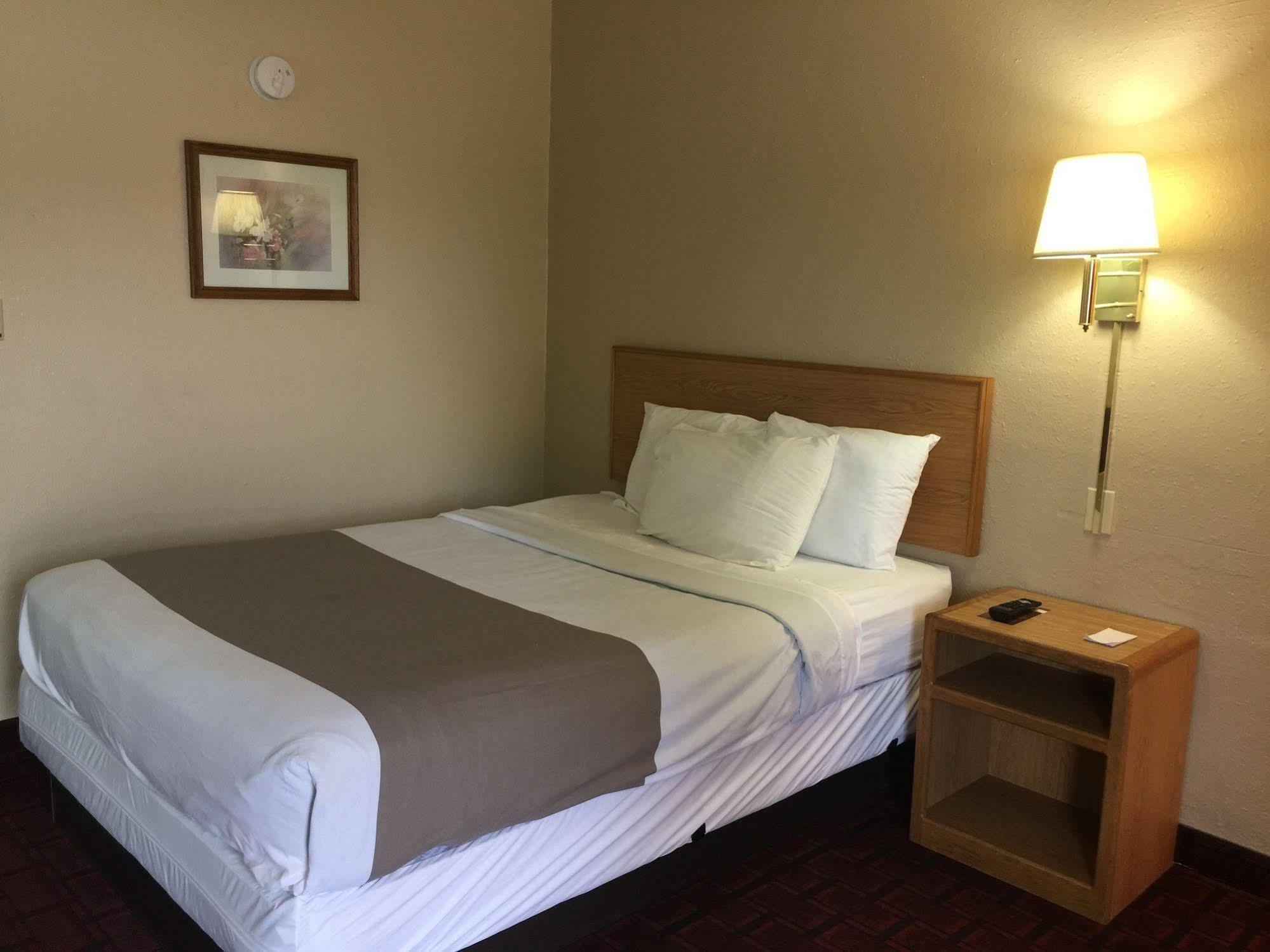 Economy Inn マクック エクステリア 写真
